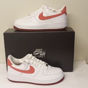 Air Force 1 '07/White-Team Red-Dragon Red-Adobe/7.5Womens=6 youth/ FQ7626-100